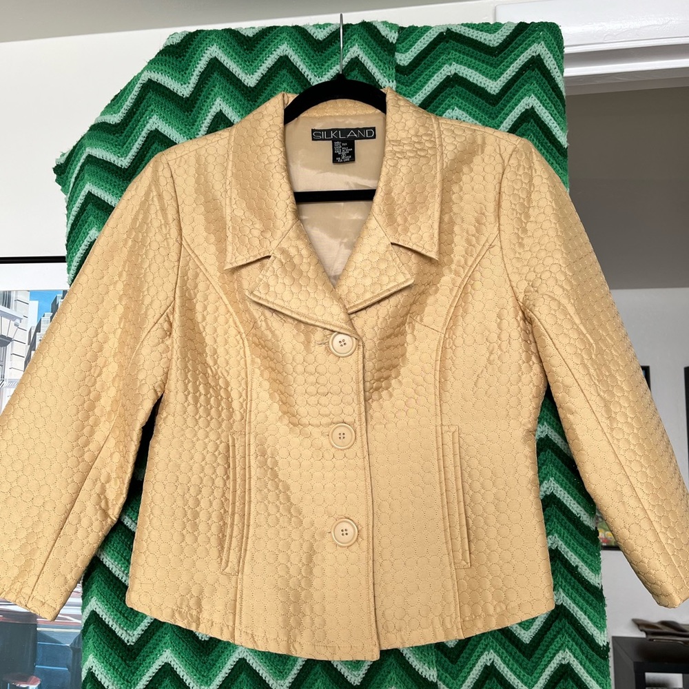 Silk land crop jacket, almost perfect. Hate to let go but it’s time!